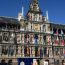Antwerp Belediye Binası ve Heykel