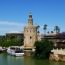 Moorish Mimarisi örneği Altın Kule (Torre del Oro) ve Guadalquivir Nehri