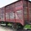 Mahkumları taşıyan penceresiz, küçük bir havalandırma bölümü olan ve hayvan taşımacılığında kullanılan tren vagonlarından biri / Auschwitz 2