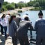 Çernobil’in üzerini kapatmakla görevli fransız Novarka şirketinin çalışanları, öğlen saatlerinde nehre ekmek atarak balıkları besliyorlar. Birkaç ekmek parçasınıda bana verdiler, bende beslemiş oldum :)