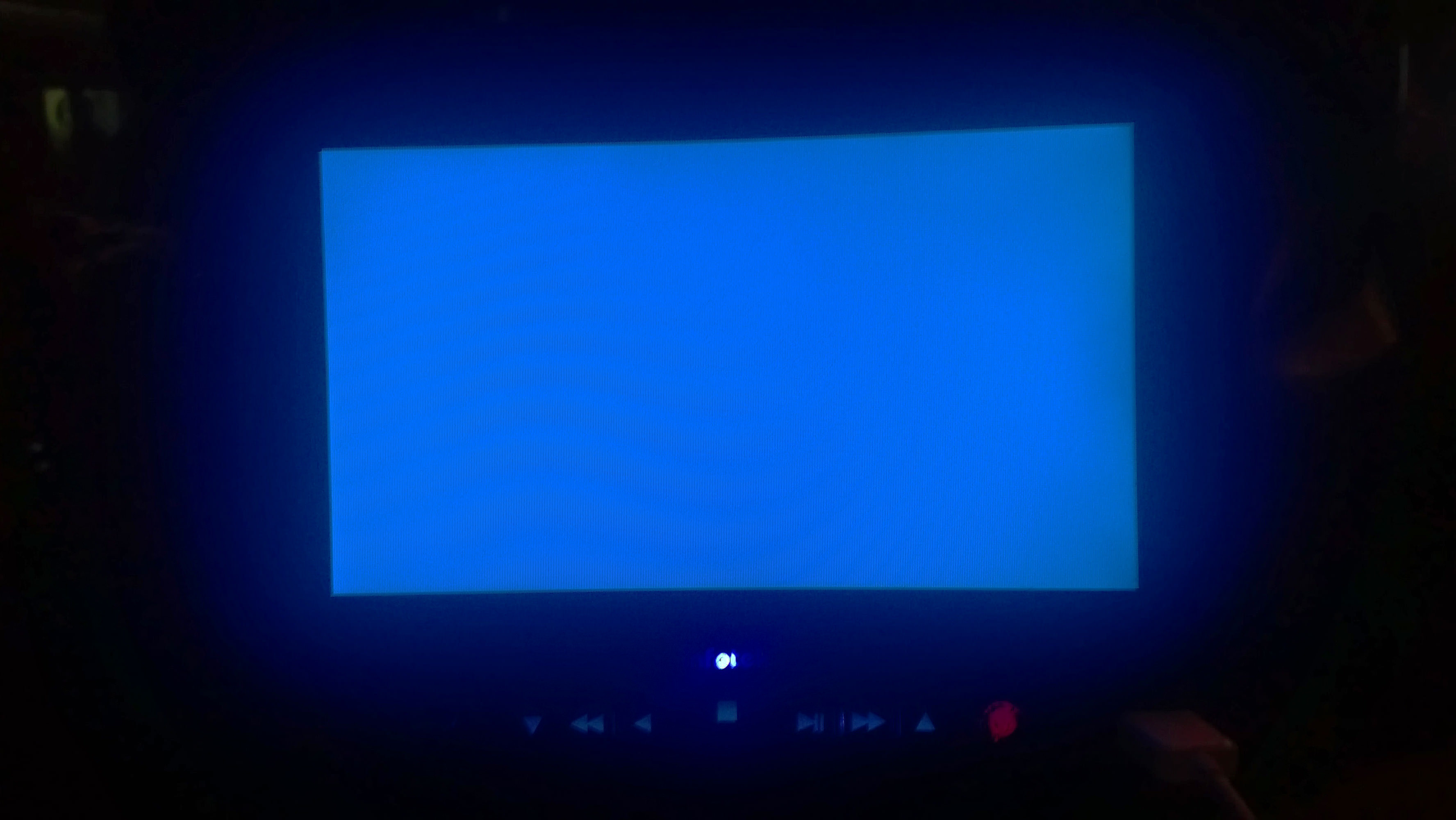 Metro turizm�in çalışmayan, mavi ekran vermiş koltuk arkası televizyonu